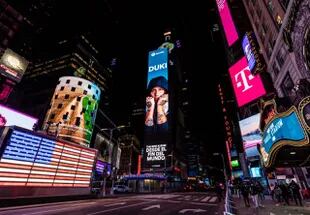 Duki en la Gran Manzana, en la marquesina más deseada del mundo, la de Times Square