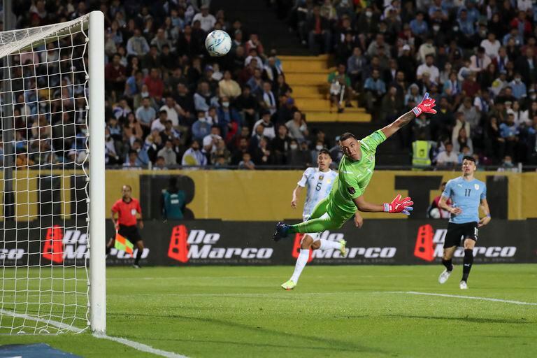 El impactante zurdazo de Di María para anotar el 1-0 de Argentina en Montevideo