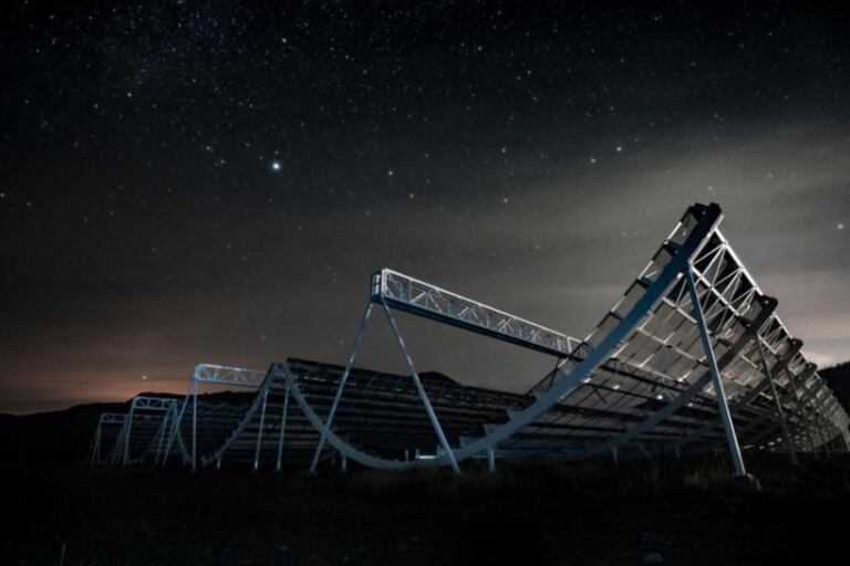 El telescopio CHIME de Canadá fue el primero en detectar la onda de radio a fines de abril pasado