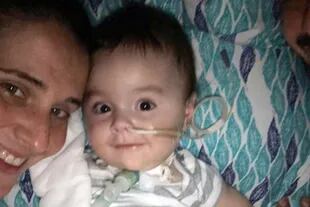 Gracias a la ayuda de Santiago Maratea, los padres de Emma pudieron salvar la vida de su hija