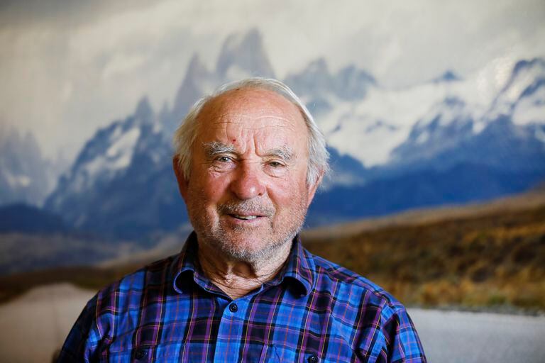 Yvon Chouinard nació el 9 de noviembre de 1938, es un escalador estadounidense, ecologista, y fundador de la compañía Patagonia 