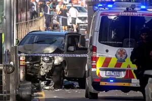 Pánico en Australia: un auto embistió a una multitud e hirió a 14 personas