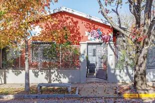 La casa en la esquina de Pelliza y Estrada siempre llamó la atención por su fachada colorida.