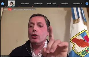 Fernando Gray, conectado a la reunión virtual, criticó a Máximo Kirchner