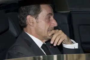 Revés para Sarkozy: será juzgado en Francia por corrupción