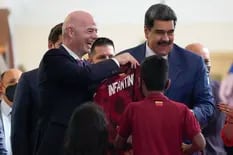 Gianni Infantino, presidente de FIFA, visitó Venezuela y se reunió con Nicolás Maduro