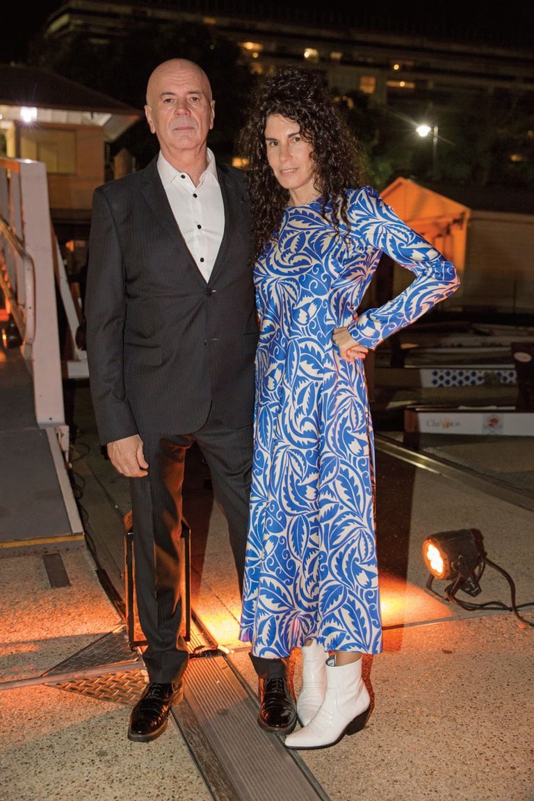 Cynthia Cohen (con un vestido de Zara) y Jorge Telerman