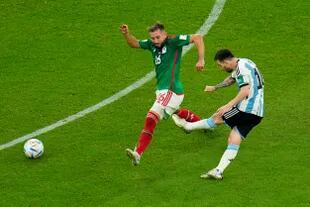 Estéril cruce de Kevin Álvarez: Messi ya remató para abrir el marcador de la Argentina ante México; el Tata Martino lo sacó exactamente después de esa jugada