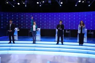 Los candidatos durante el debate porteño