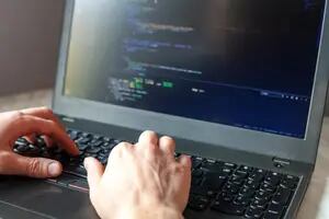 Condena: a un programador, por sabotear su propio software y cobrar el arreglo
