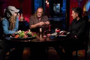 Roth con Rob Zombie y Greg Nicotero, en el episodio inicial, dedicado a los zombis