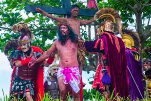 Una sangrienta recreación de la crucifixión de Jesús en Filipinas