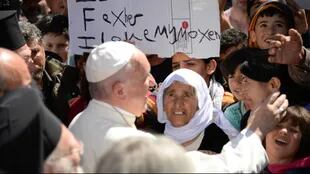El emotivo encuentro del papa Francisco con los refugiados en Lesbos