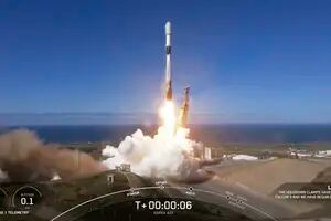 Corea del Sur lanzó su primer satélite espía militar fabricado por SpaceX para monitorear al regimen de Kim Jong-Un