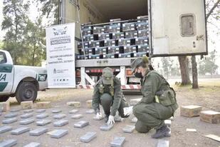 Interceptan un camión con 105 kilos de cocaína que había salido desde Bolivia y se dirigía al conurbano