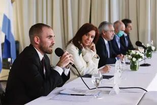 Fernández activó una mesa política que evalúa posibles cambios en el Gabinete