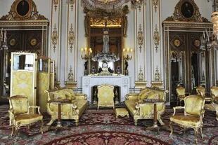 El palacio de Buckingham y su majestuoso Drawing Room.