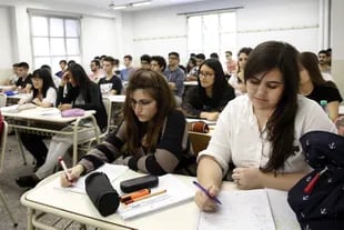 La Universidad Tecnológica Nacional (UTN) es una de las instituciones nacionales que, si bien no llegó a implementar una extensión semejante a las extranjeras, pasó de un mínimo de seis años de cursada a cinco