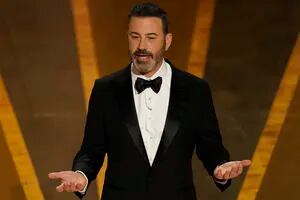 Jimmy Kimmel recordó el cachetazo de Will Smith con un irónico chiste y le pasó factura a Tom Cruise y James Cameron