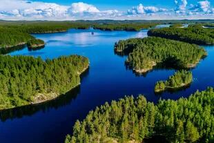 A Finlandia se lo llama el país de los mil lagos, aunque lo cierto es que tiene un total de 187 888 lagos, de los cuales 56 000 tienen más de una hectárea.