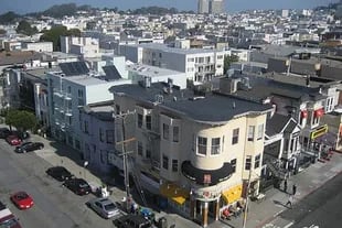 Paneles solares en los techos de las casas de San Francisco