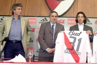 Agosto de 2003, el ingeniero Pellegrini llevaba un año en River y llegaba un refuerzo de lujo, Marcelo Gallardo, que regresaba de Mónaco, sin lugar en los planes de Didier Deschamps; compartieron cinco meses en el club de Núñez