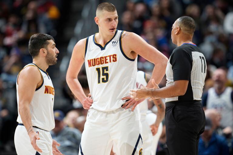 Campazzo with Nikola Jokic;  the pivot is the main game generator in Denver, which limits the possibilities of the Argentine 