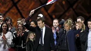 El festejo de Emmanuel Macron, tras el triunfo