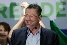 Rodrigo Chaves ganó la presidencia de Costa Rica con más del 52% de los votos