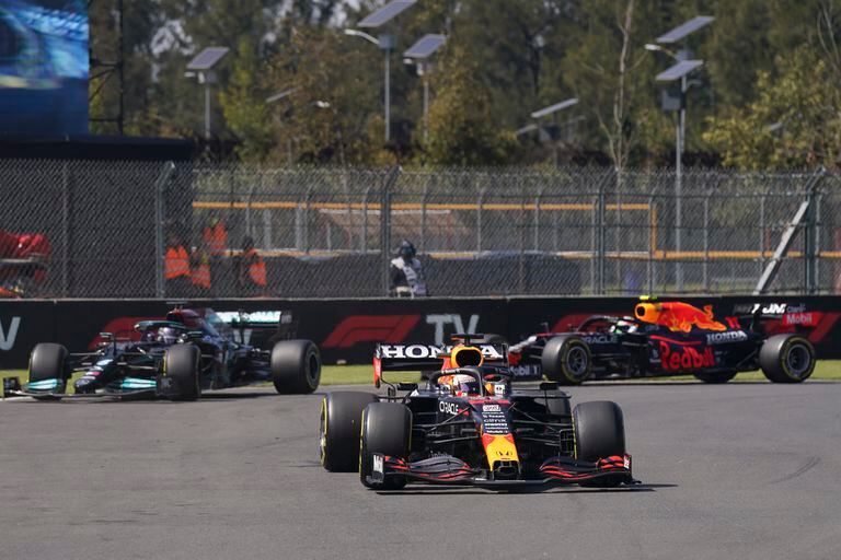 Max Verstappen de Red Bull lidera en el Gran Premio de México de la Fórmula 1