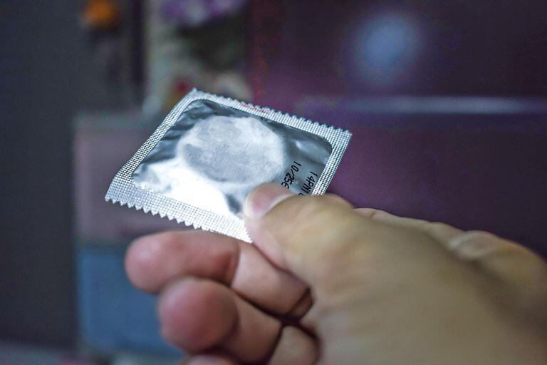 La Anmat prohibió la venta de varios lotes de preservativos falsificados - LA NACION