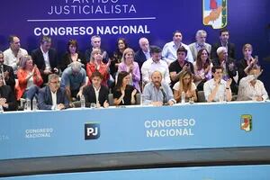 Del “Cristina presidenta” a la sorpresa por su carta, el congreso del PJ corrió aún más a Fernández de la centralidad política