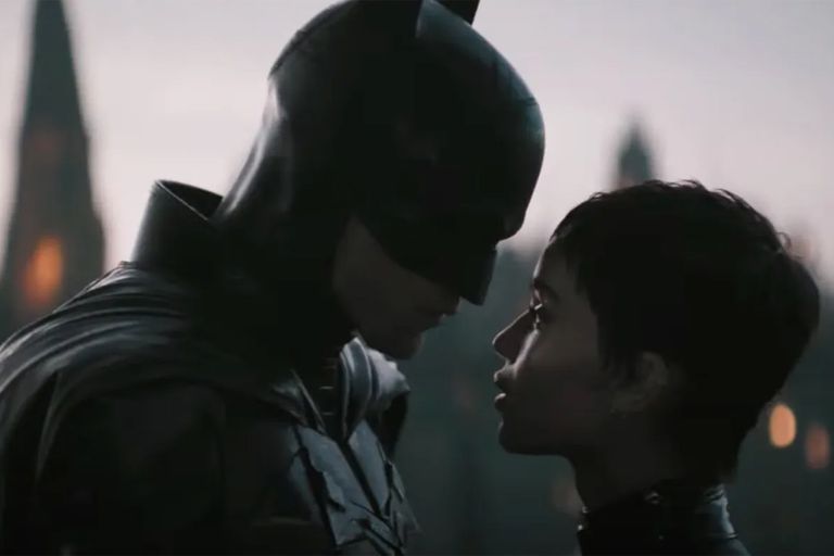 The Batman: Robert Pattinson como el Hombre Murciélago y Zoë Kravitz como Gatúbela