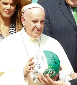 El Papa con la pelota de Chapecoense