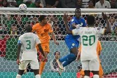Van Gaal quebró la primera piedra y Países Bajos debutó con éxito ante Senegal