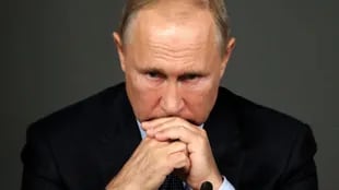 El presidente de Rusia, Vladimir Putin, intenta desmentir versiones sobre el deterioro de sus salud luego de que circulasen varias versiones que señalan que padece de cáncer, ceguera y le quedan tres años de vida