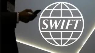 Se decidió eliminar a determinados bancos rusos del sistema de mensajería Swift: una medida que busca aislar a Rusia financieramente