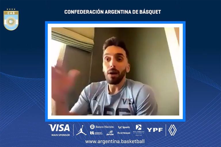 Campazzo responde a la prensa de su país desde un cuarto de hotel en Las Vegas, por videoconferencia.