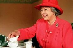 Cómo surgió la “hora del té”, una de las costumbres preferidas de Isabel II