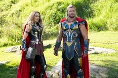 En Thor: amor y trueno, un héroe carismático y humanizado, lejos de la solemnidad y los multiversos