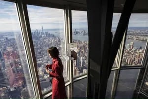 Se lanzó desde el piso 82 del Empire State Building y se salvó por un detalle que dejó atónitos a todos