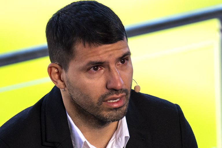 Sergio Agüero, que jugaba en Barcelona, anunció su retiro del fútbol tras una arritmia