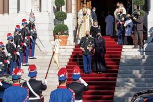 Tras la misa, los príncipes Alberto y Charlene abandonaron la Catedral rumbo a Palacio para continuar con las celebraciones