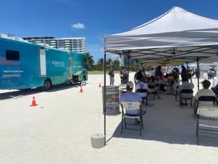 La vacunación llega a las playas de la Florida
