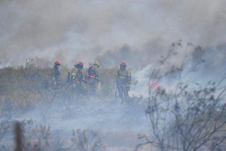 Evacuaron a 700 vehículos por un incendio cerca de Puerto Madryn
