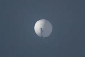 Cómo son los globos de vigilancia y por qué algunos países los usan para espiar aunque tengan satélites