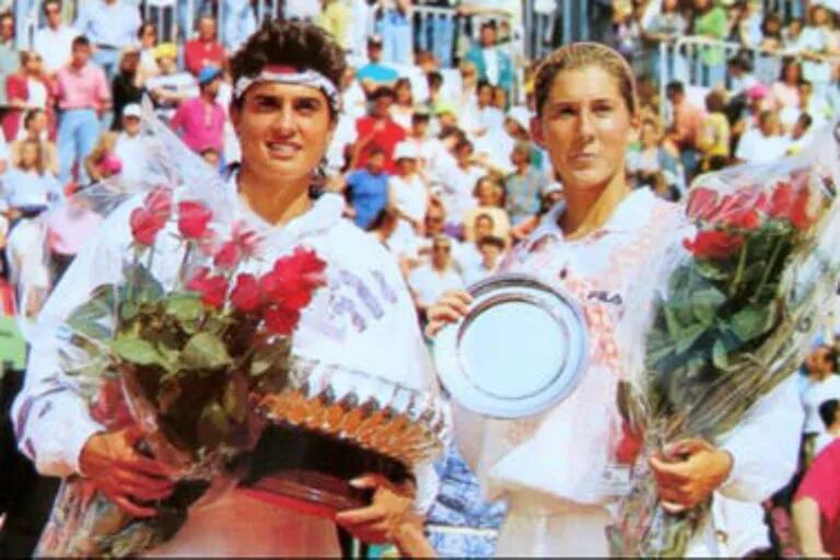 Gabriela Sabatini tras ganarle a Monica Seles la final del Abierto de Italia 1992