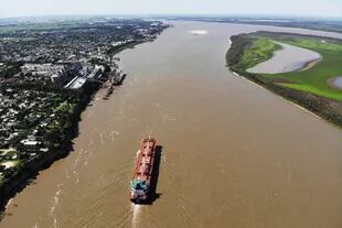 La autopista fluvial es el canal principal por donde transita el comercio exterior de la Argentina