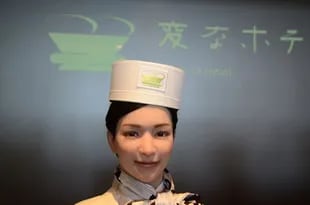 Yumeko, la androide recepcionista, imita todos los movimientos humanos.