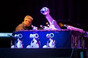 El robot cantante de ocho brazos y otras máquinas capaces de hacer música